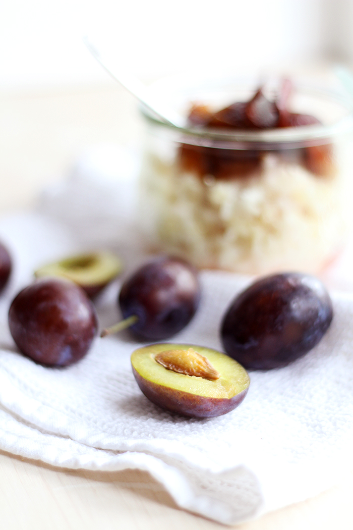 Veganer Milchreisauflauf mit Zwetschgenkompott