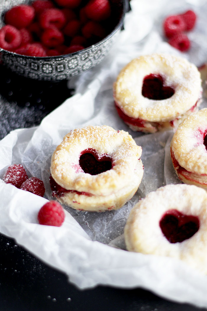 Valentinstag Mini Pies mit Himbeeren