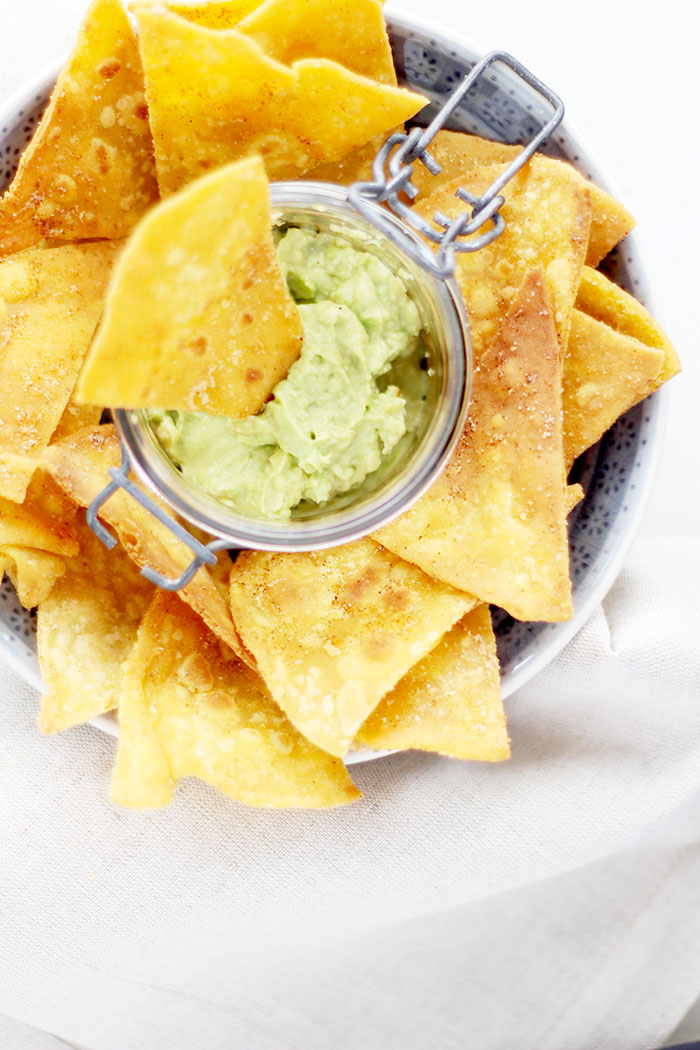 Selbst gemachte Tortilla Chips mit Guacamole