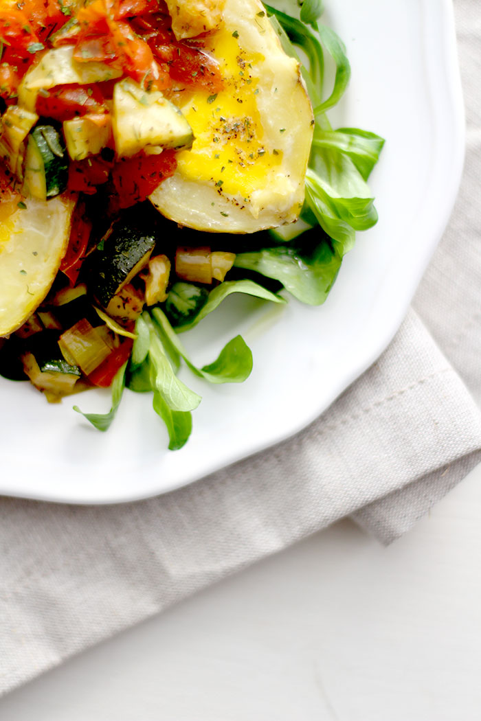 Gebackene Kartoffeleier mit Feldsalat