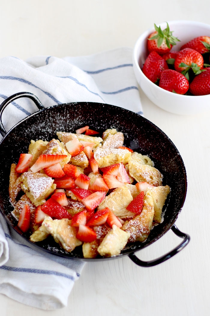 Fluffiger Kaiserschmarrn mit Erdbeeren - provinzkindchen