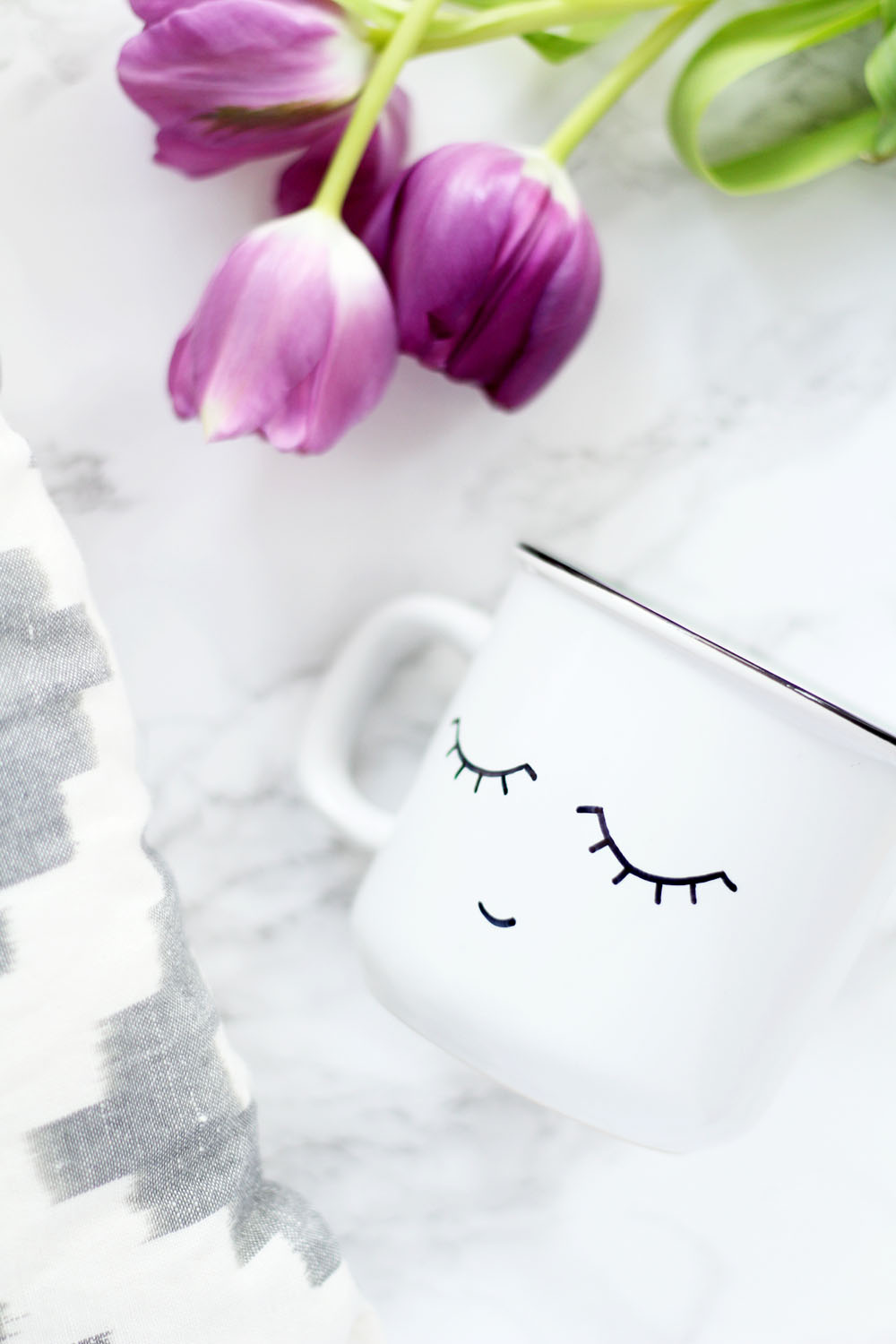 DIY Tasse mit Klimperwimpern