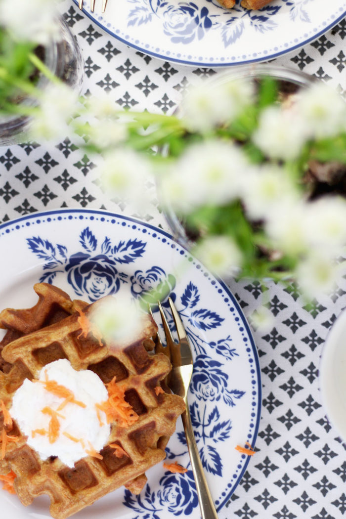 Osterfrühstück mit Greengate: Karottenwaffeln mit Frischkäse