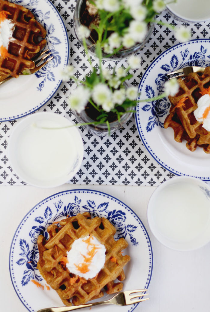 Osterfrühstück mit Greengate: Karottenwaffeln mit Frischkäse