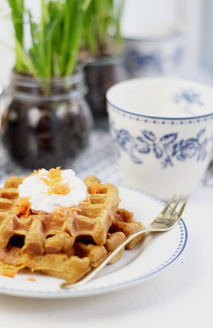 Osterfrühstück mit Greengate: Karottenwaffeln mit Frischkäse