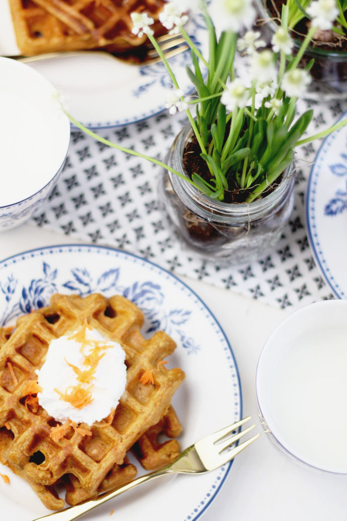 Osterfrühstück mit Greengate: Karottenwaffeln mit Frischkäse