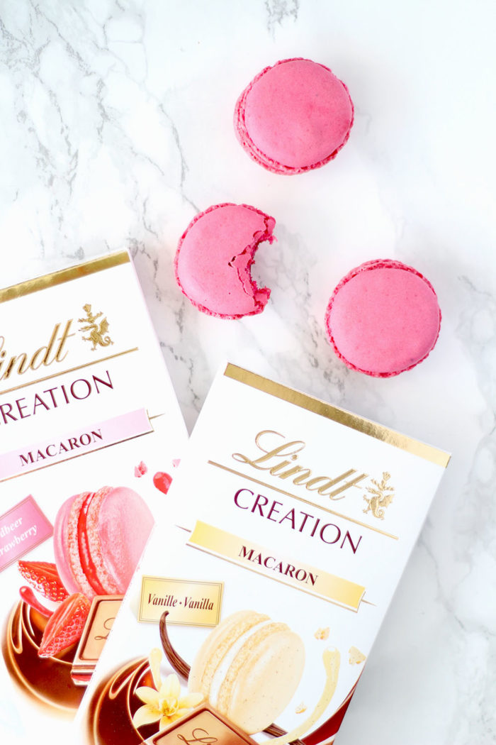 Lindt Creation Macaron: Nicecream mit frischen Erdbeeren und Schokostückchen
