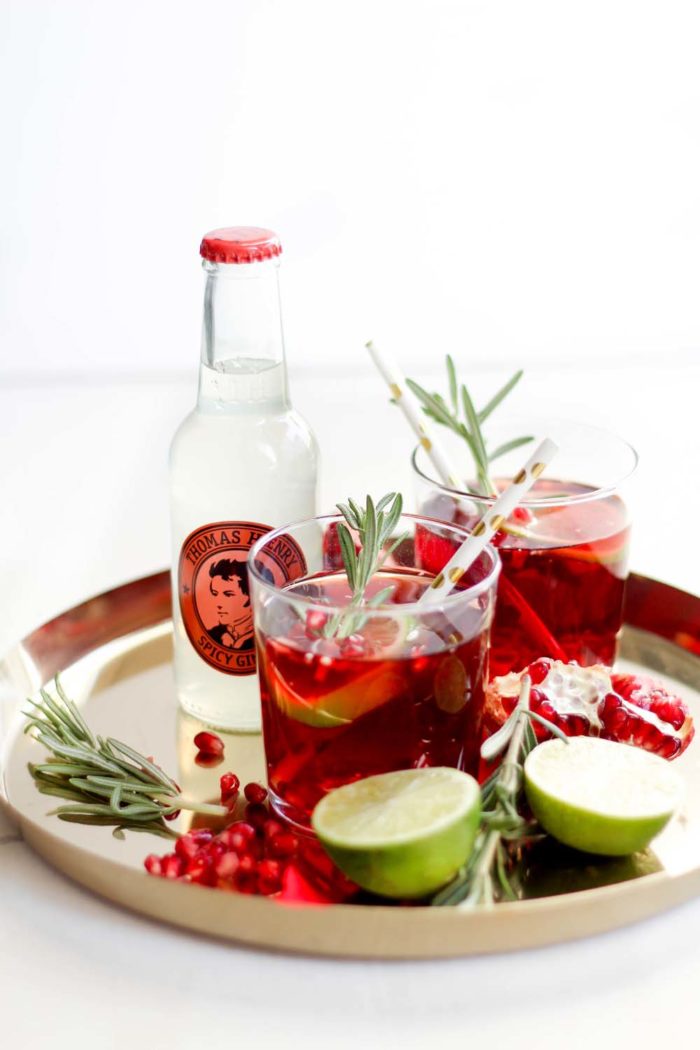 Weihnachtliche Getränkideen mit Thomas Henry: Spicy Ginger Granatapfel Mocktail
