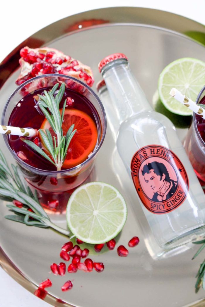 Weihnachtliche Getränkideen mit Thomas Henry: Spicy Ginger Granatapfel Mocktail