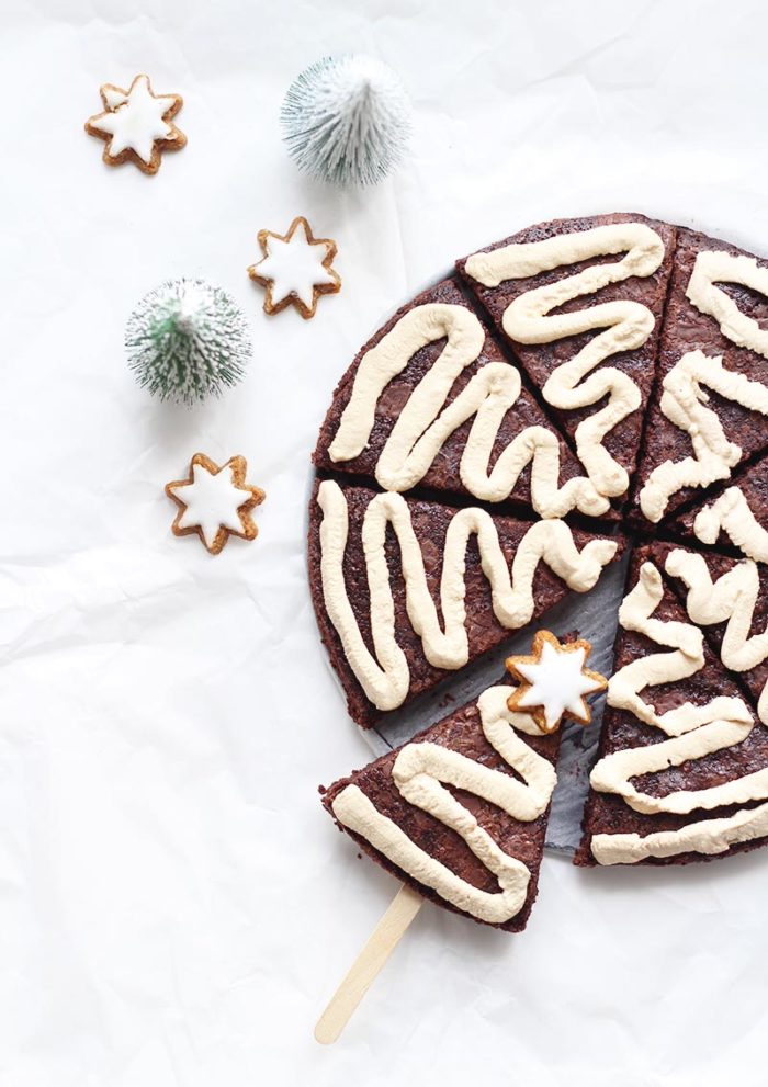 Weihnachtsbaum Brownies mit Kaffeecreme