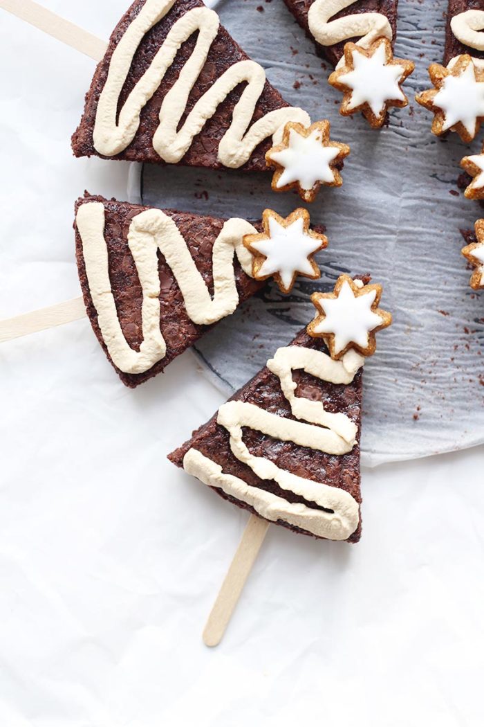 Weihnachtsbaum Brownies mit Kaffeecreme