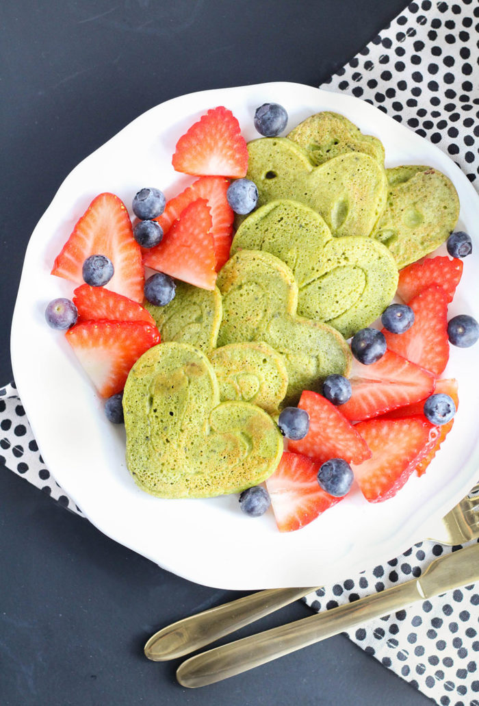 Protein Matcha Pancakes in Herzform